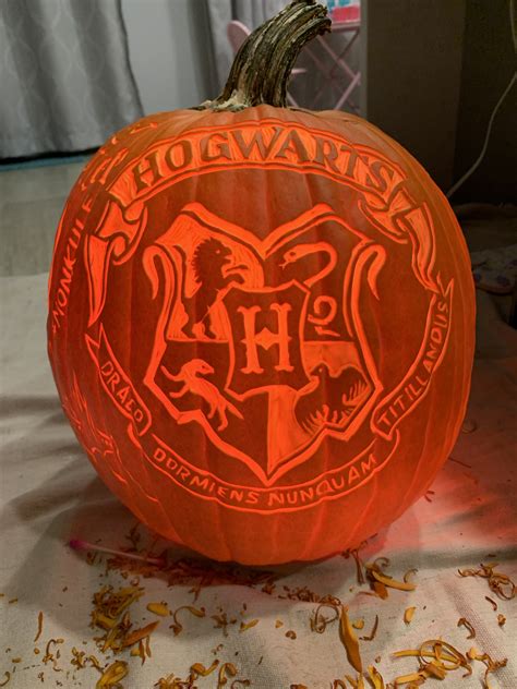 Hogwarts Pumpkin Carvings in 2023 | Harry potter pumpkin carving, Halloween pumpkin carving ...