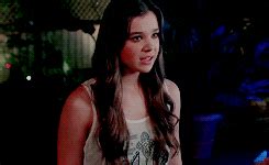 Hailee Steinfeld Emily Junk GIF - Find & Share on GIPHY