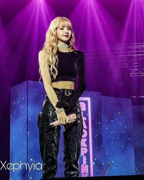 12 Times BLACKPINK's Lisa Slayed In The Prettiest Stage Outfits in 2022 | Red and black outfits ...