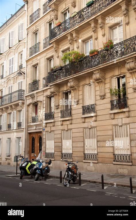 Street view, Paris, France Stock Photo - Alamy