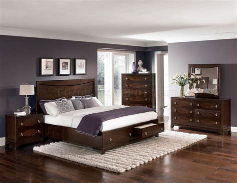 Warm Brown Cherry Finish Traditional Bedroom w/Storage Footboard