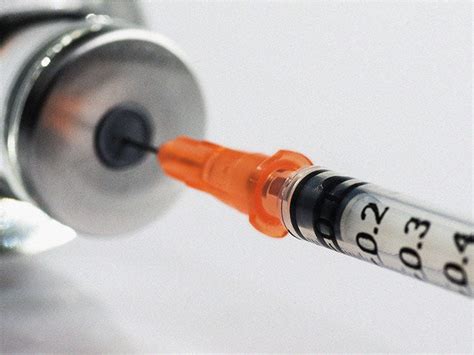 Injections to treat psoriasis: Types, benefits, and risks