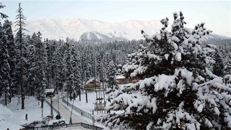 Kashmir higher reaches receive fresh snowfall, temperature plummets - The Kashmiriyat