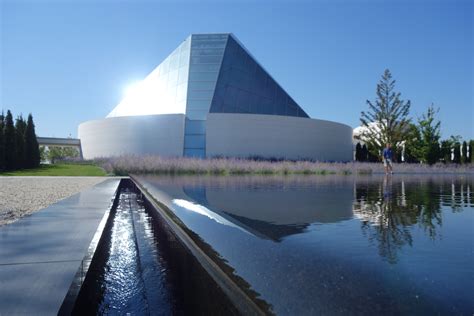 Aga Khan Museum - Crystal