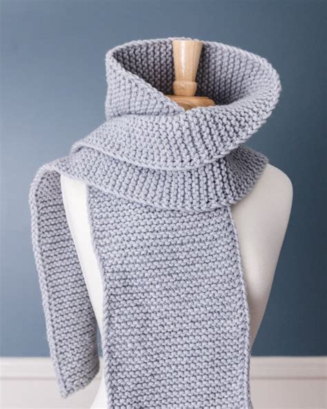 How to Knit a Scarf for Beginners + Free Pattern - Sarah Maker