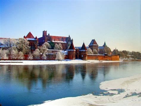 Malbork castle at winter by Minoar on deviantART | Malbork castle ...