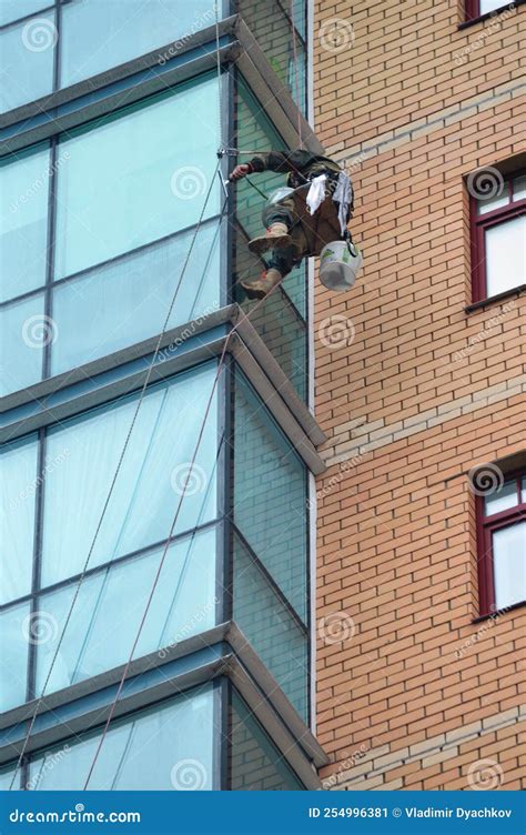 Skyscraper window cleaning stock image. Image of occupation - 254996381