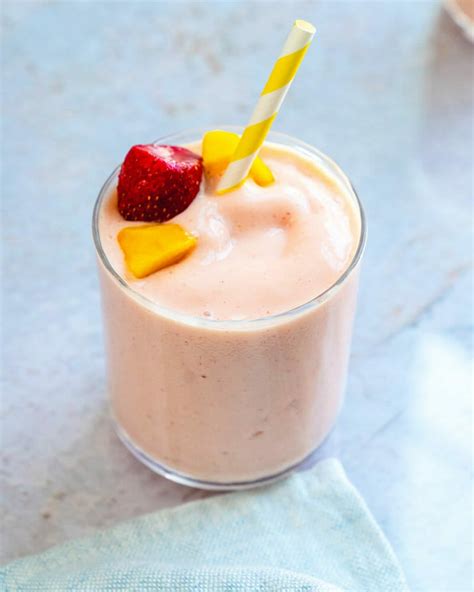 *Best* Strawberry Mango Smoothie – A Couple Cooks