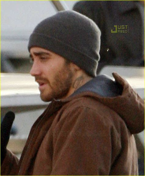 does jake gyllenhaal have a tattoo on his neck ...