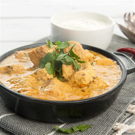 Easy Creamy Chicken Curry | RecipeLion.com