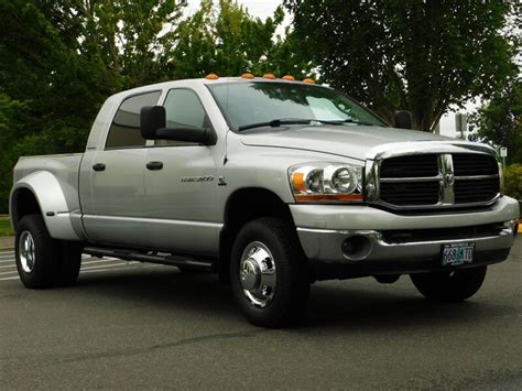 2006 Dodge Ram 3500 SLT MEGACAB / DUALLY / 4X4 / 5.9L CUMMINS DIESEL