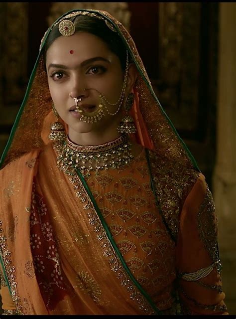 Deepika Padukone as Queen Padmavati in Padmavat (2018) : r/BollywoodFashion