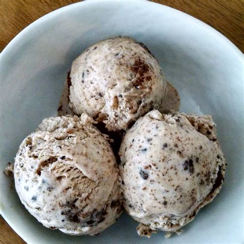 Girl Scout cookie ice cream, Samoas/Caramel deLites edition : r/icecreamery