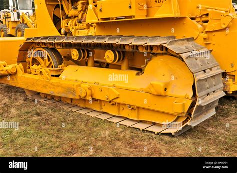 Caterpillar D7 Bulldozer Track Stock Photo - Alamy