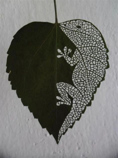 40 Mildly Interesting Leaf Art Installations - Bored Art | Dry leaf art ...