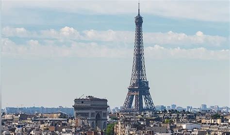 Eiffel Tower evacuated following a bomb threat