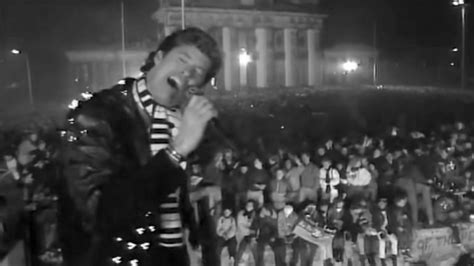 Throwback: David Hasselhoff's legendary performance in Berlin at The Wall - 80s ALIVE