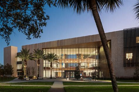 Daytona State College - L. Gale Lemerand Student Center - Education Snapshots