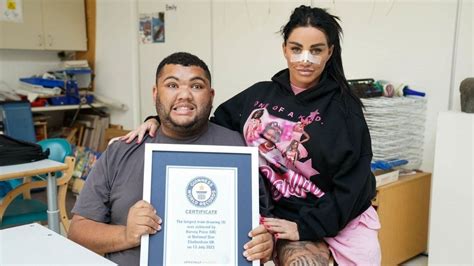 Harvey Price sets new Guinness world record with train drawing - BBC News