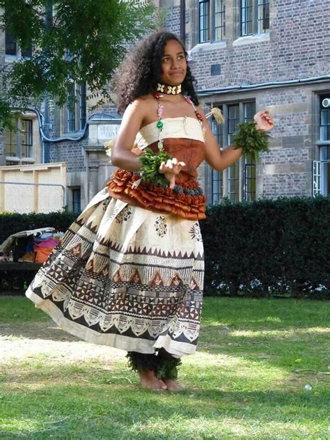 fijian traditional dress - Google Search | Fiji clothing, Traditional ...