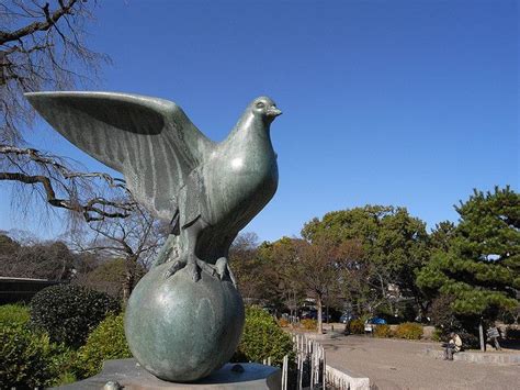 Pigeon statue- oh, I smell the irony... | Pigeon, Pigeon loft, Statue