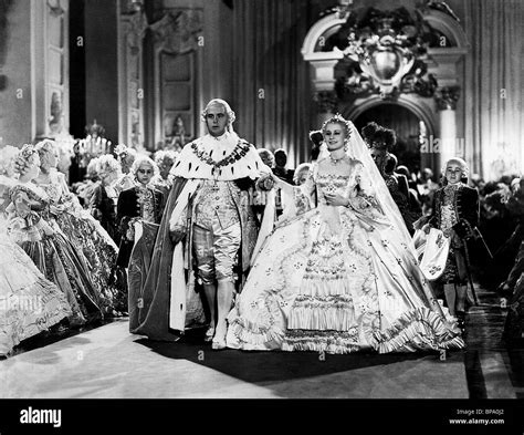 ROBERT MORLEY, NORMA SHEARER, MARIE ANTOINETTE, 1938 Stock Photo - Alamy