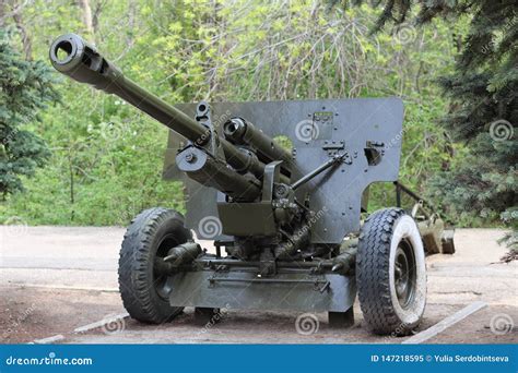 World War II Soviet Anti-tank Gun ZiS-3. Russia, Saratov - 5 May 2019 Editorial Image - Image of ...