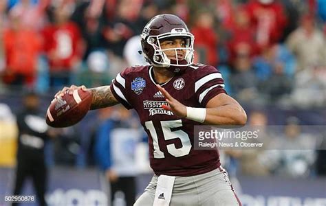 228 Mississippi State Qb Dak Prescott Stock Photos, High-Res Pictures ...