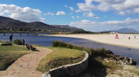 A Lagoon, a Bridge, and a Beach at Kleinmond (2017-05-06) – An Exploring South African