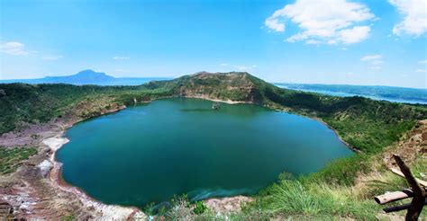 Taal Volcano on the island of Luzon, Philippines [OC] [9403x4897 ...