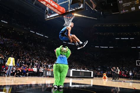 NBA All-Star 2016 Saturday night: Dunk contest wows Toronto | CBC News