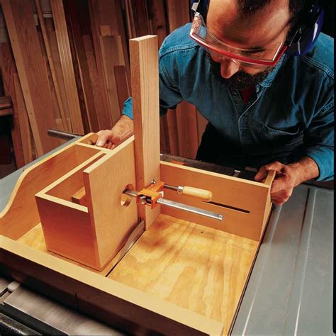 AW Extra 1/30/14 - Tablesaw Tenoning Jig | Popular Woodworking