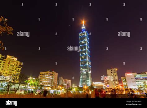 Taiwan, DEC 31 2010 - Night view of the Taipei 101 Stock Photo - Alamy