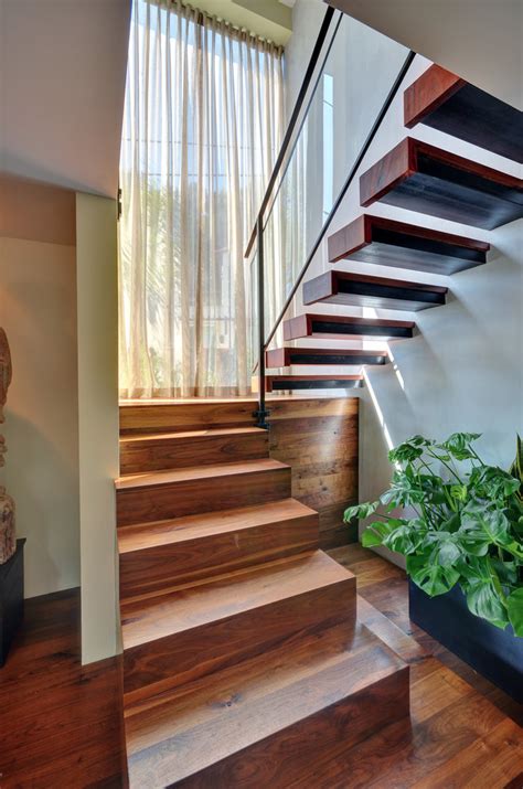 25 Modern Staircase Landing Decorating Ideas to Get Inspired