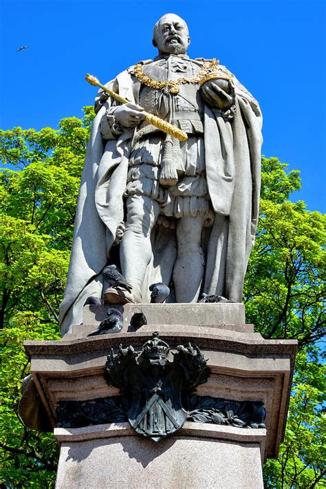 King Edward VII Statue in Aberdeen, Scotland | Encircle Photos