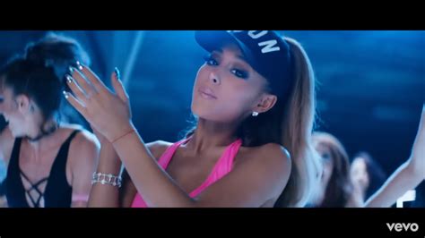 Today I thought I’d bring you the other look Ariana Grande had in her new Side to Side video ...