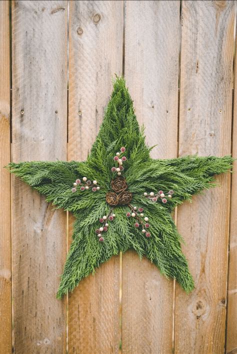 Holiday Star Wreath - Floral V Designs