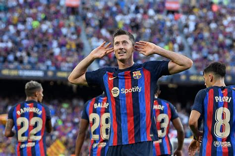 Lewandowski leads Barca from front, Benzema keeps Madrid perfect | Daily Sabah