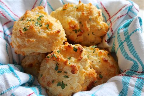 The Domestic Curator: Red Lobster's Cheddar Bay Biscuits