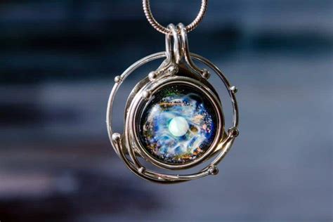 Glass Cremation Jewelry – A Unique Way to Remember Your Loved One