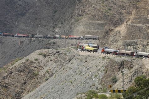 Trade resumes as Pakistan and Afghanistan reopen Torkham border ...