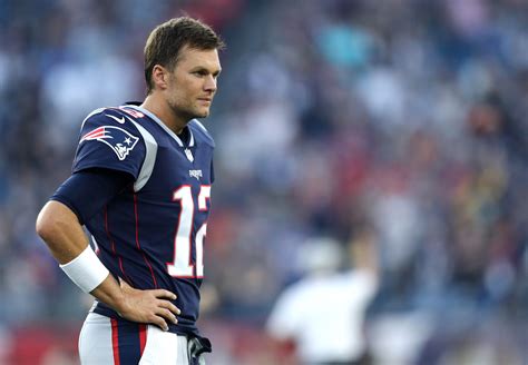 What NFL star Tom Brady eats and drinks before a big game | Tom brady, Nfl, New england patriots