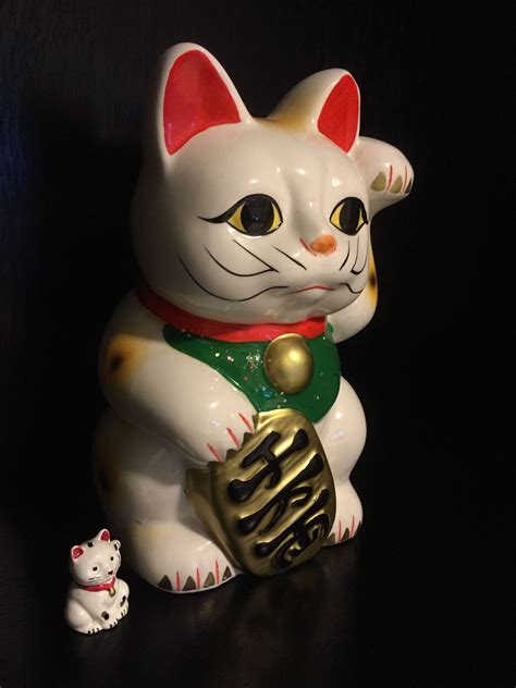 Chinese good luck cat | Zen decor, Lucky cat, Holiday decor