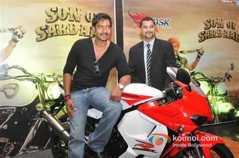 Ajay Devgn Meets Son Of Sardaar Contest Winners - Koimoi