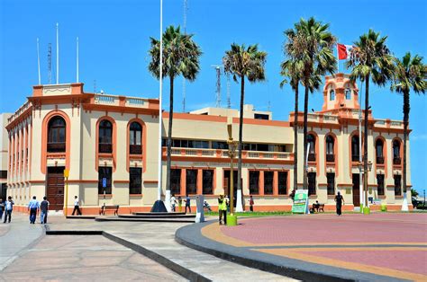 Plaza Grau in Callao, Peru - Encircle Photos