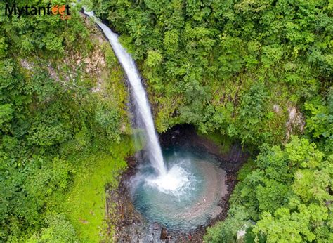 La Fortuna Waterfall: Picture Postcard Rainforest Waterfall