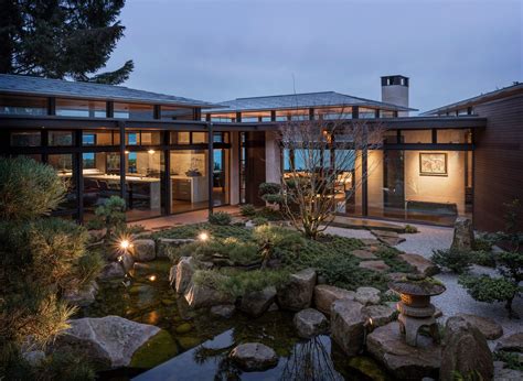 Japanese garden lies at heart of Seattle residence by Stuart Silk Architects Japanese Garden ...