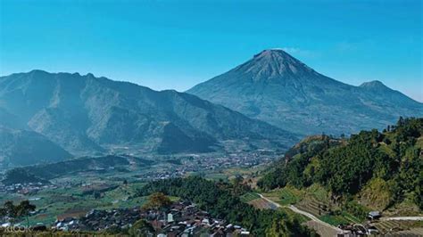 2D1N Sikunir Sunrise, Dieng Plateau and Borobudur Temple Tour Tour from ...