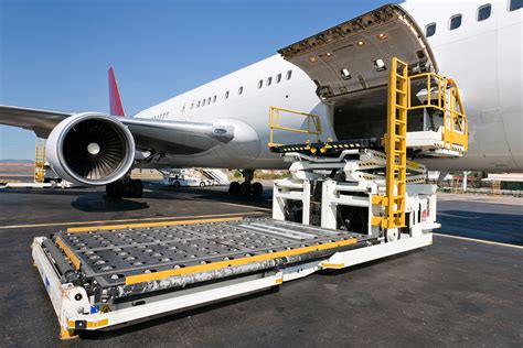 Air Freight | Moving Overseas | Global Van Lines