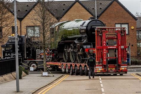 Steam locomotive 4771 Green Arrow moves to Doncaster for new rail museum